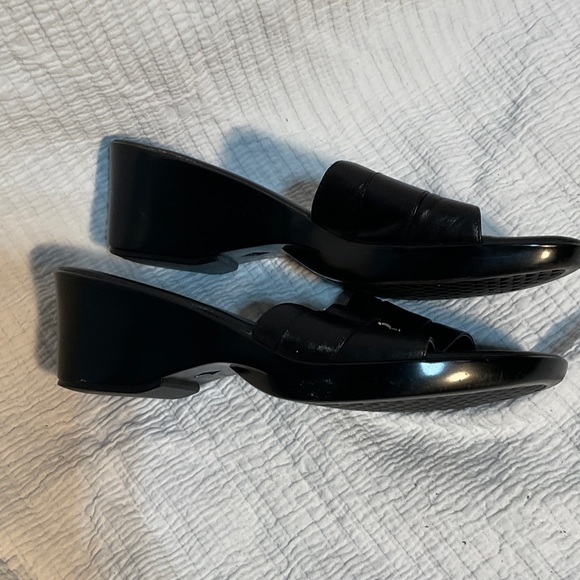 Aerology by Aerosols Black Wedge Slides with Glossy Finish - Picture 2 of 4